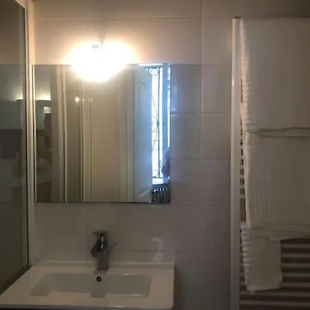 De Charme De Verneuil Parigi